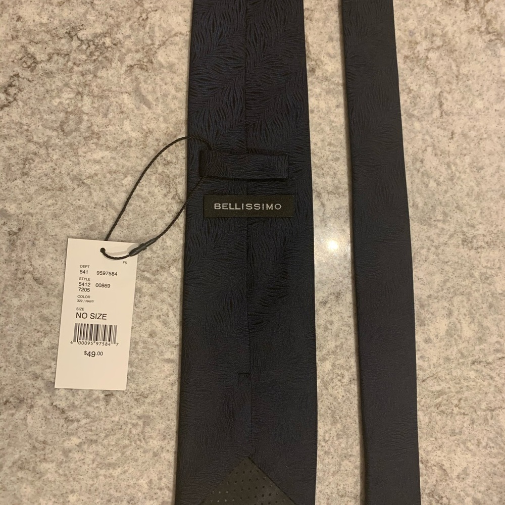 Men’s brand new Bellissimo Navy tie with tags on